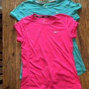 Women’s M Nike Dri Fit T-shirts